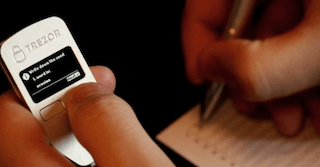 24-Wort Passphrase für Trezor One aufschreiben